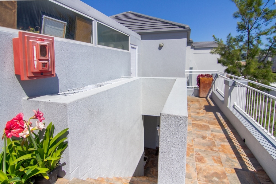 To Let 2 Bedroom Property for Rent in Vredekloof East Western Cape